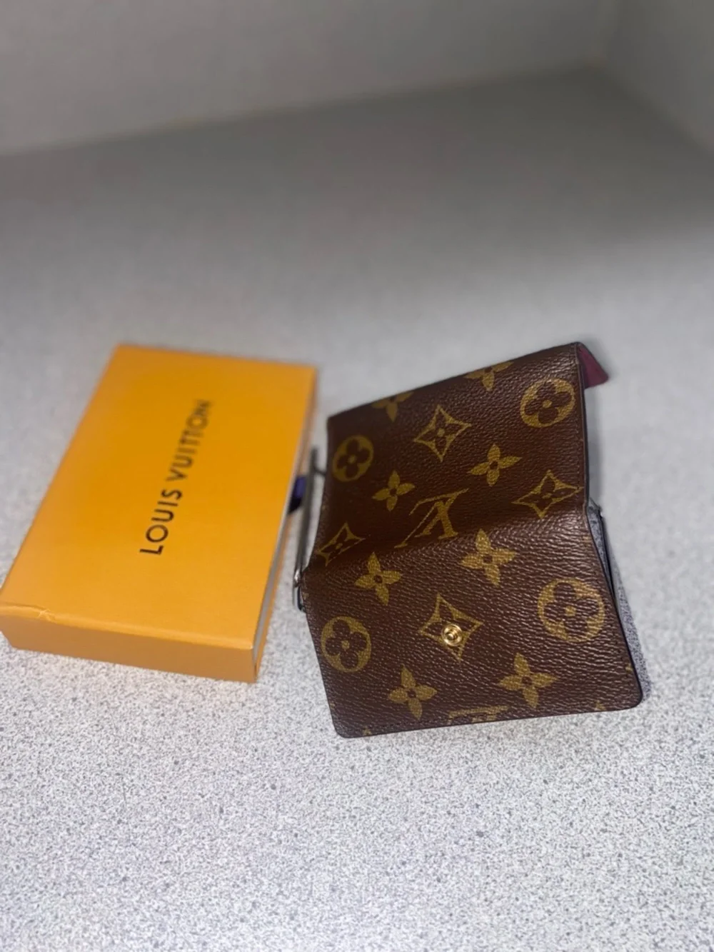 Louis Vuitton Monogram 6 Key Holder Multicles Rare Raspberry Interior EUC - Picture 14 of 15
